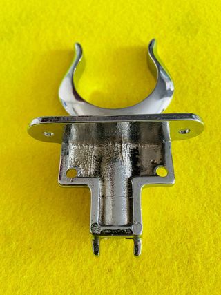 Chumacera giratoria y abatible para embarcación