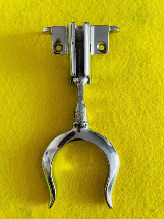 Chumacera giratoria y abatible para embarcación