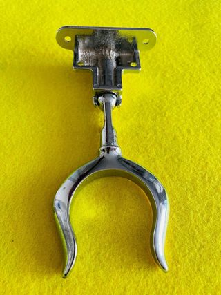 Chumacera giratoria y abatible para embarcación