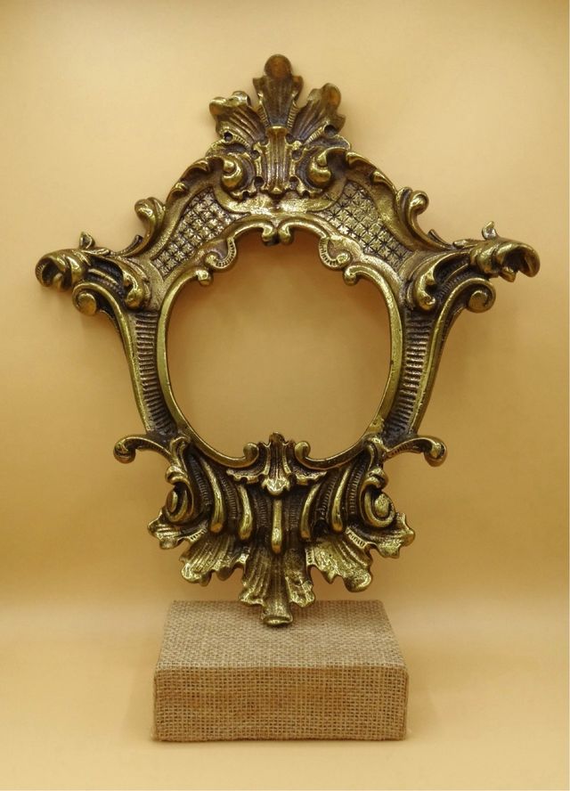 Antiguo Marco de Bronce