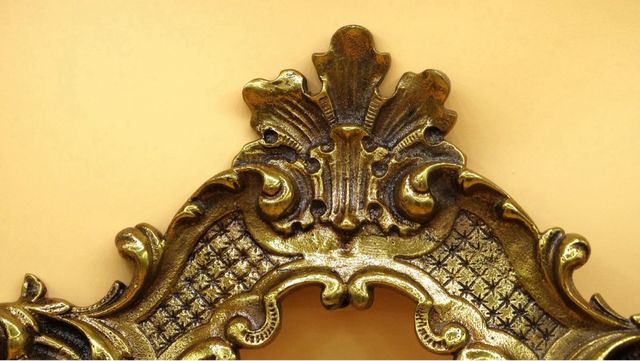 Antiguo Marco de Bronce