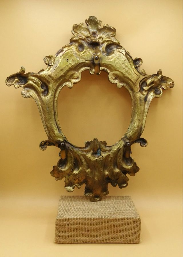 Antiguo Marco de Bronce