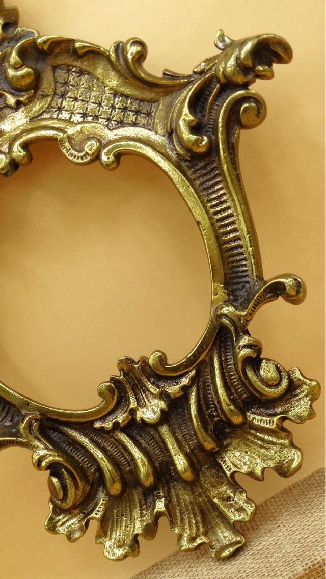 Antiguo Marco de Bronce