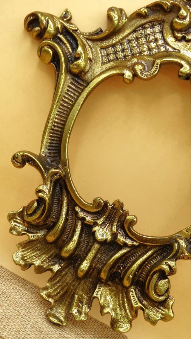 Antiguo Marco de Bronce