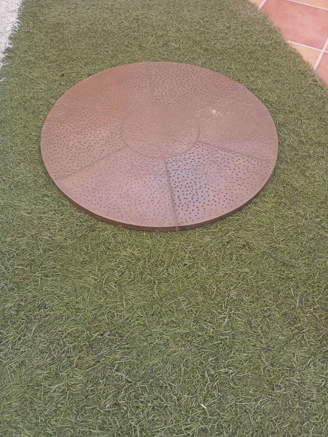 Mesa árabe chapada en cobre