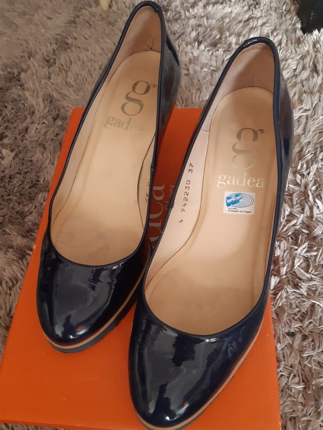 Scarpe Gadea in pelle verniciata blu marino