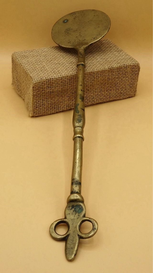 Antiguo Badil de Brasero de Bronce