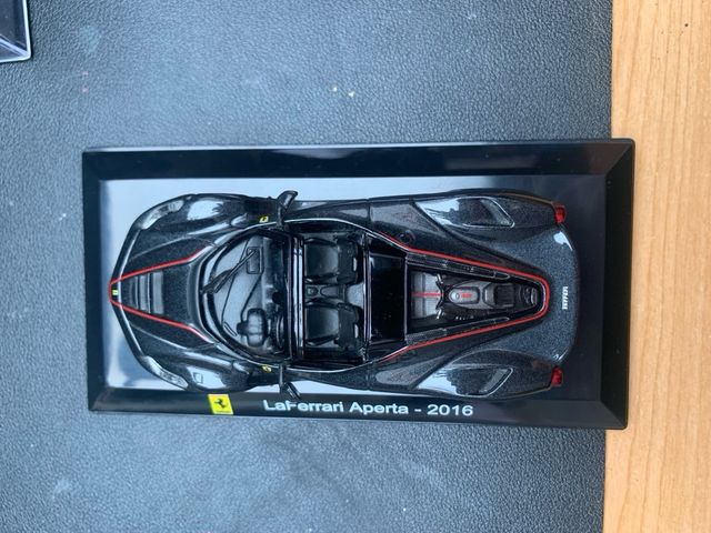 Ferrari Laferrari Aperta