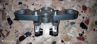 Piastra e manubrio moto