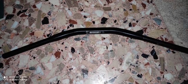 Piastra e manubrio moto