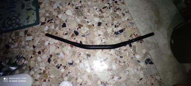 Piastra e manubrio moto