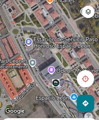 Local en alquiler. País leones 14,esquina rotonda C.C Espacio León.