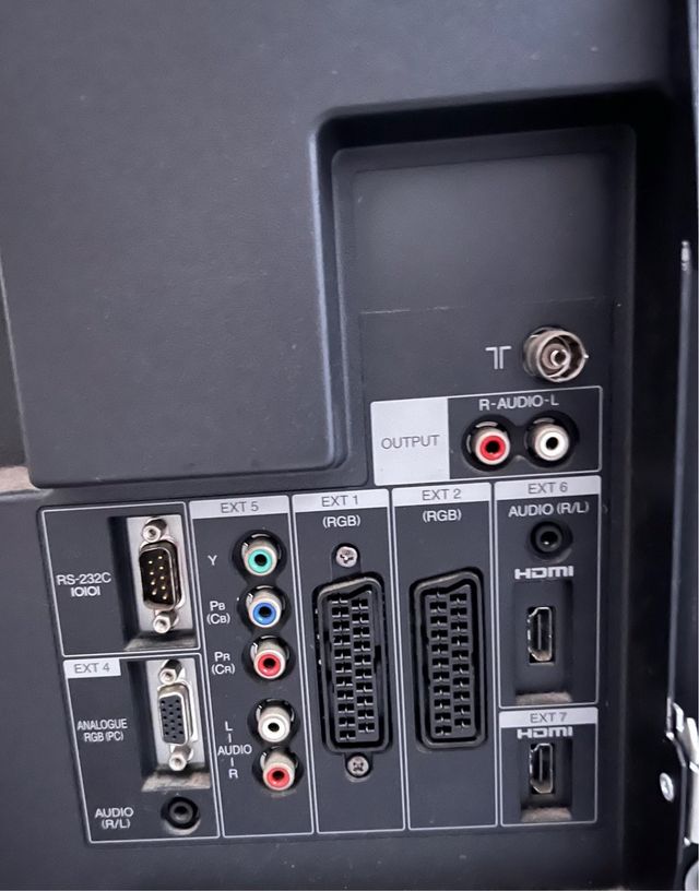 Monitor TV Sharp de 32 pulgadas con mando