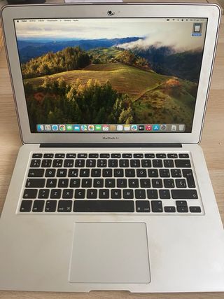 Apple Macbook Air de 13” con Sequoia 15.0