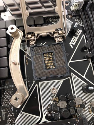 Asus prime z370A  i7 8700k  Noctua  2x8gb ram