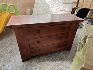Cassettiera e comodini in legno