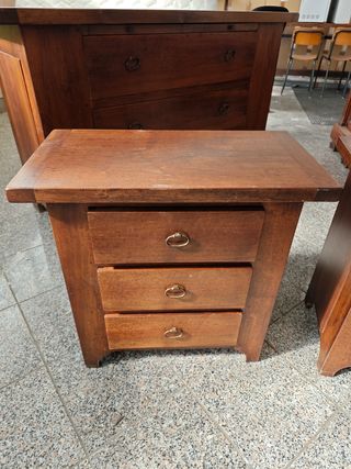 Cassettiera e comodini in legno