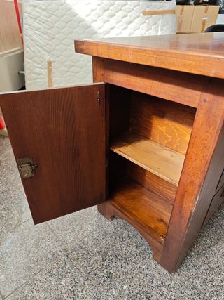 Cassettiera e comodini in legno