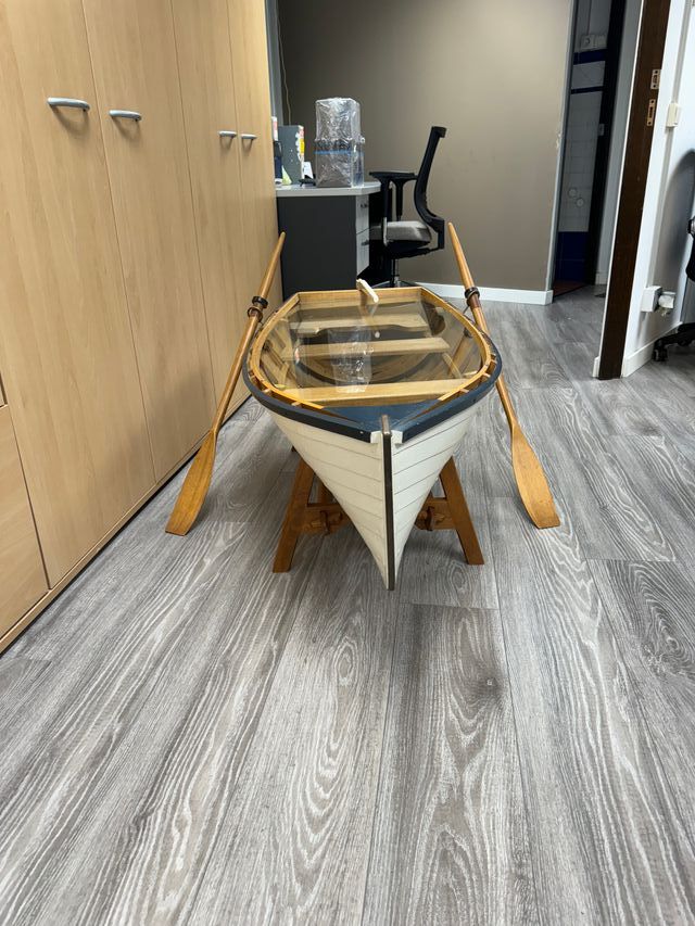 MESA BOTE DE PESCA COMO MESA AUXILIAR