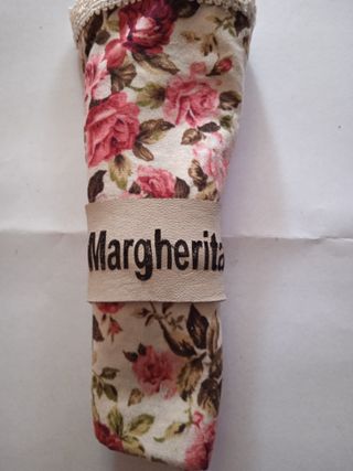 Portatovaglioli in cuoio o legno personalizzati