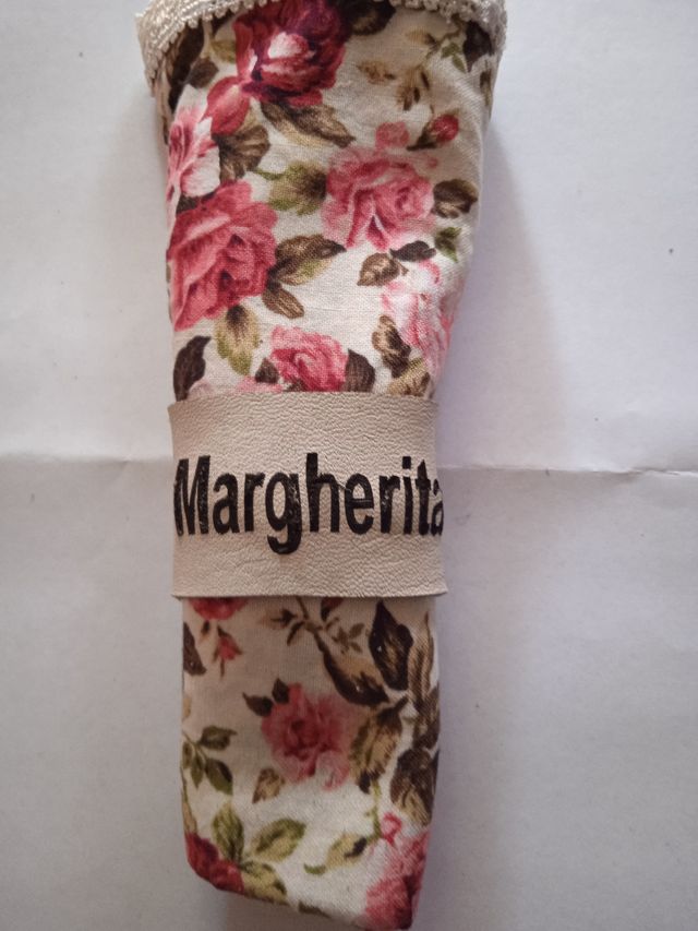 Portatovaglioli in cuoio o legno personalizzati