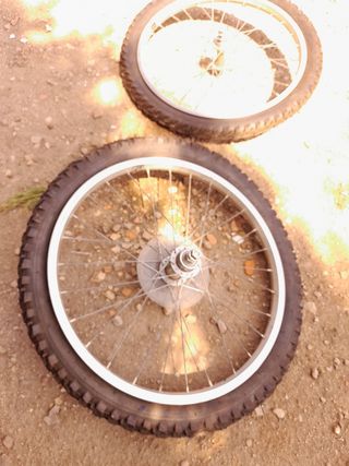 Vendo lote de dos ruedas de  20 pu