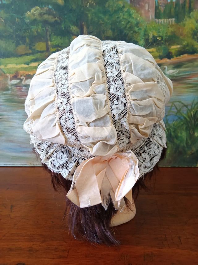Antica cuffia da notte in seta e pizzo