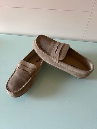 Traje de comunion de nanos con zapatos beige