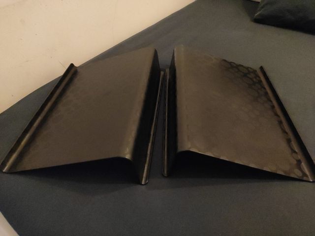 Due supporti pc ikea