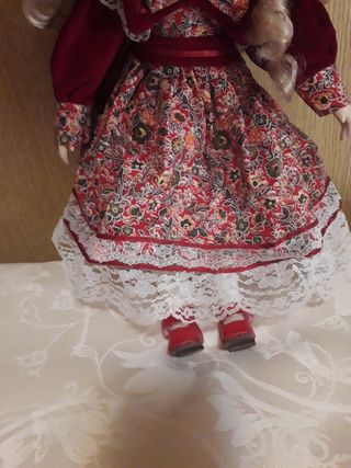 Bambola  in porcellana da collezione