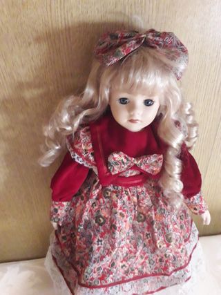 Bambola  in porcellana da collezione