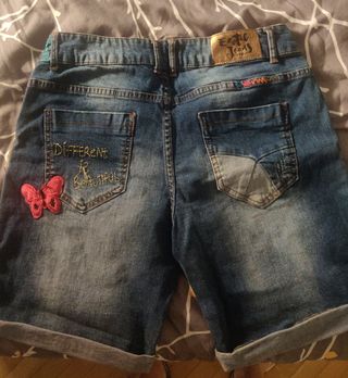 Short desigual talla 30 (40 España)