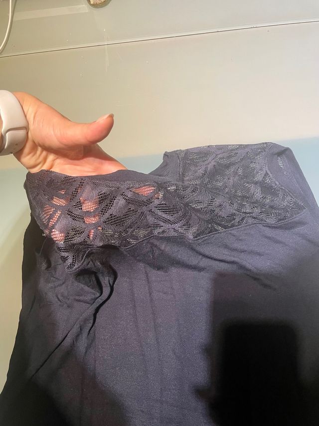 T-shirt con pizzo blu Only