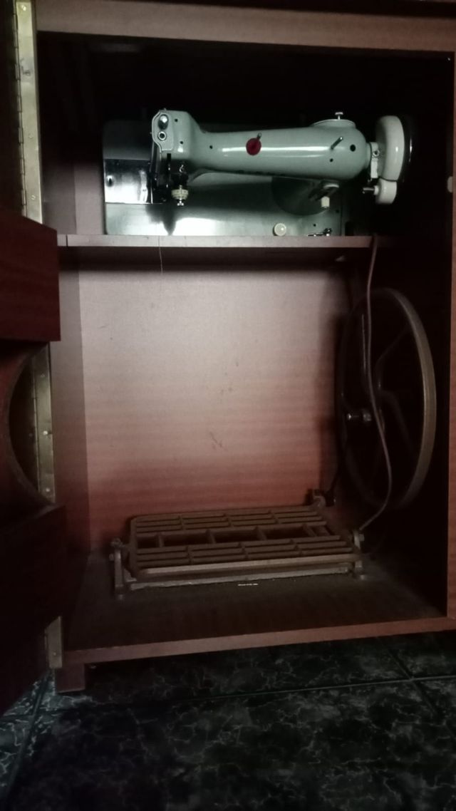 Maquina de coser Singer 