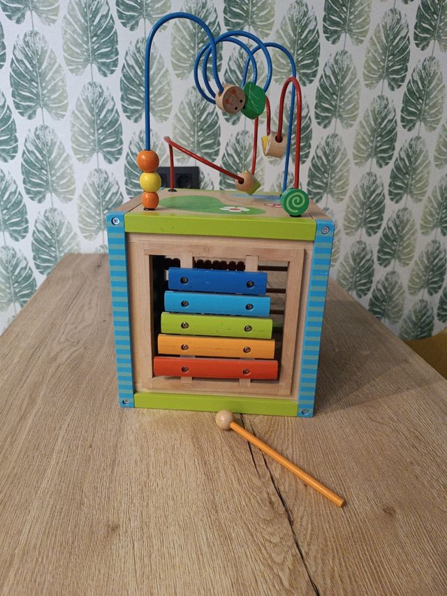 Cubo actividades madera