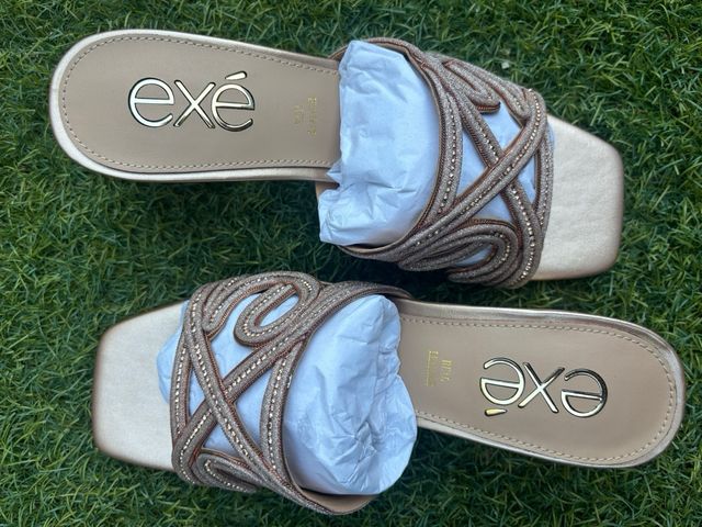 Sandali Exe dorati.