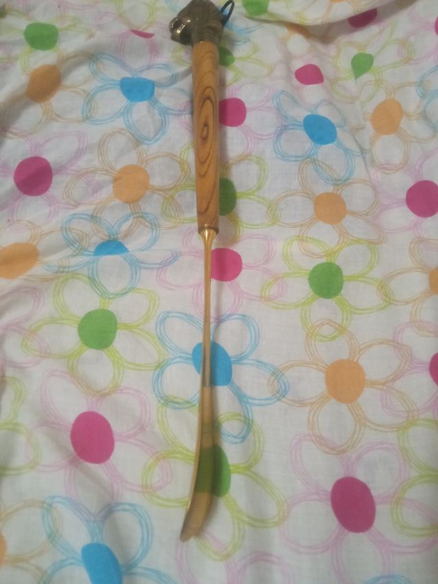 ANTIGUO CALZADOR LATON Y MADERA 