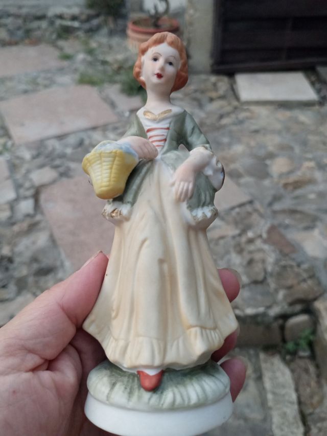 figura donna 15 centimetri circa