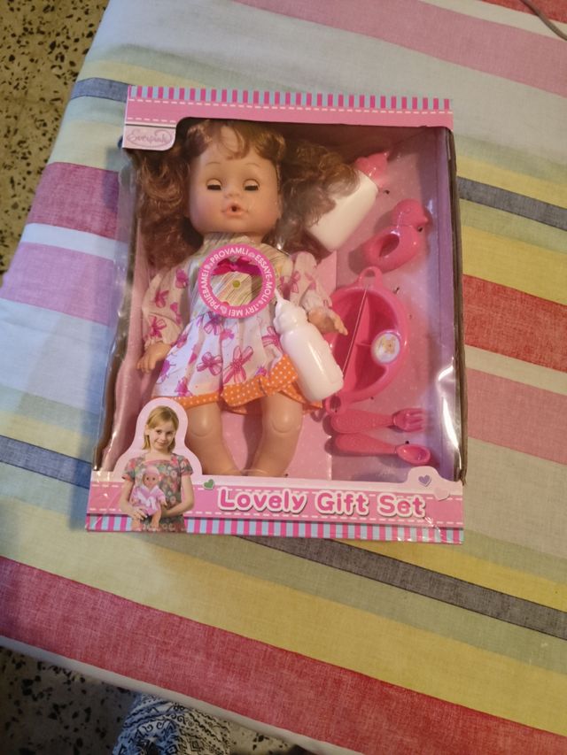 Muñeca Lovely (habla francés)