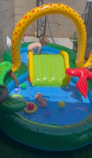 Pisicina hinchable infantil gigante animales