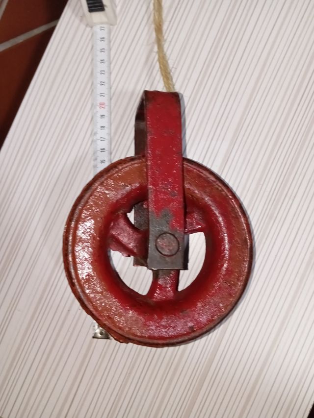 Garrucha o polea antigua restaurada