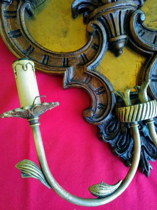 Aplique antiguo de madera tallada y bronce