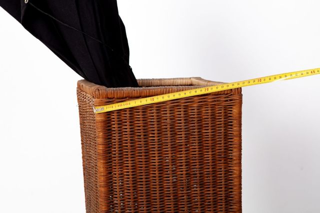 Paragüero o cesto de ratán antiguo