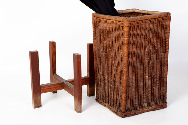 Paragüero o cesto de ratán antiguo