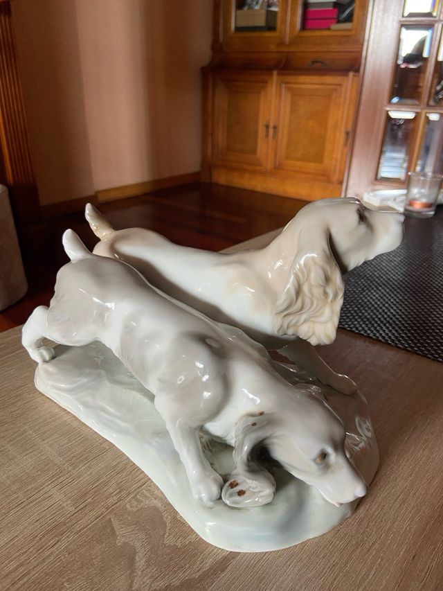 Figura porcelana perros de caza