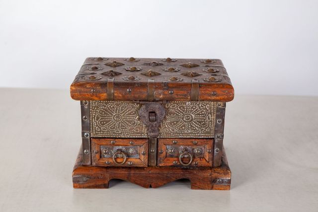 Caja de caudales o joyero de madera