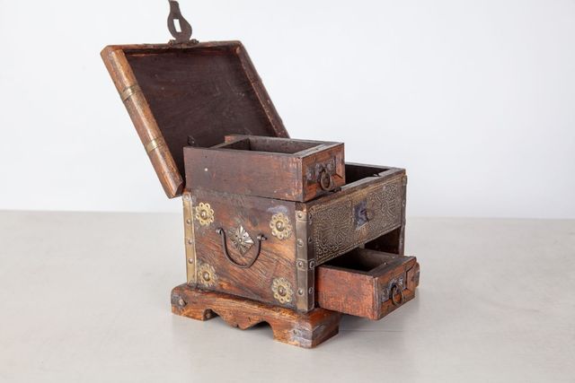 Caja de caudales o joyero de madera