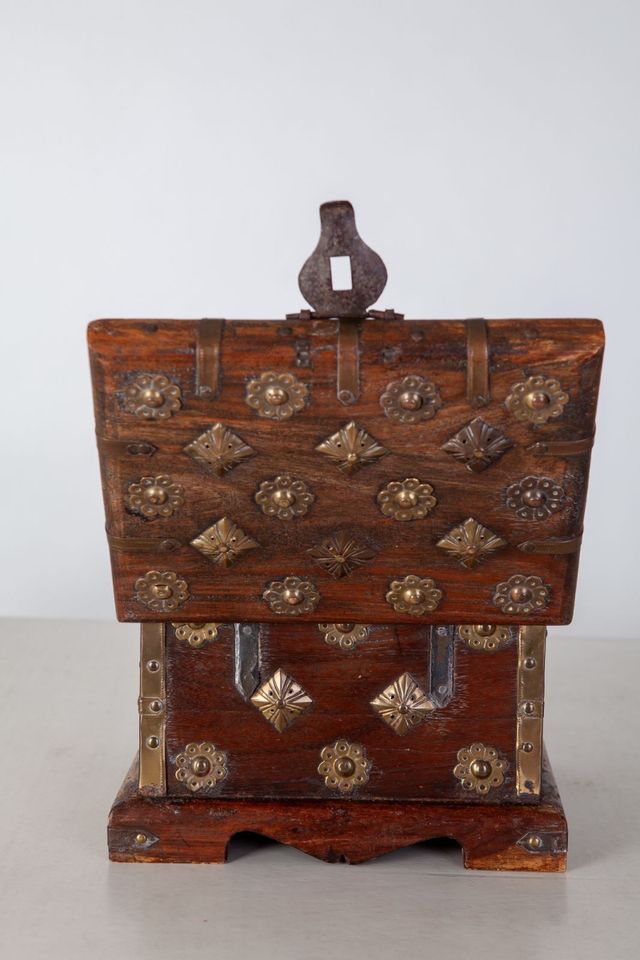 Caja de caudales o joyero de madera