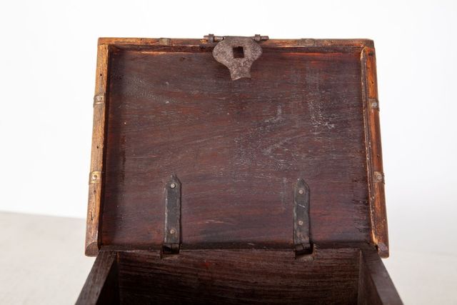 Caja de caudales o joyero de madera