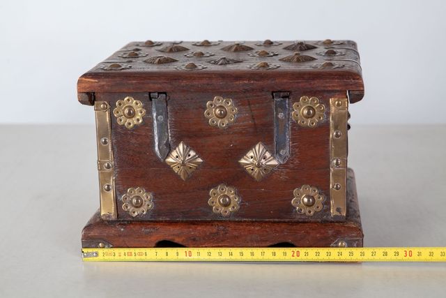 Caja de caudales o joyero de madera